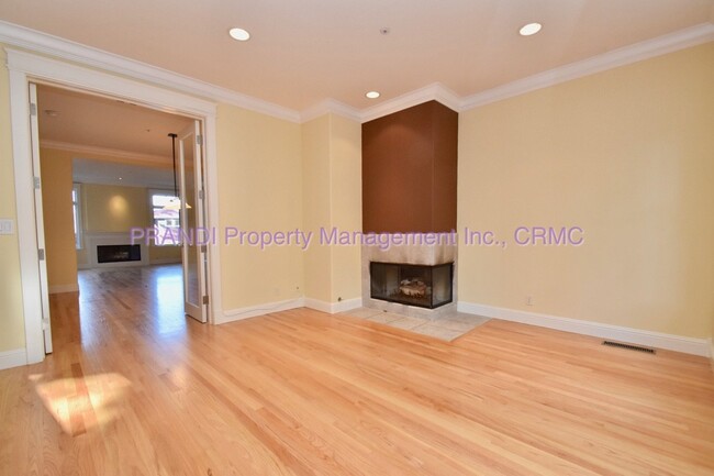 Building Photo - Coming Soon! 3 Bedroom Larkspur Townhouse.