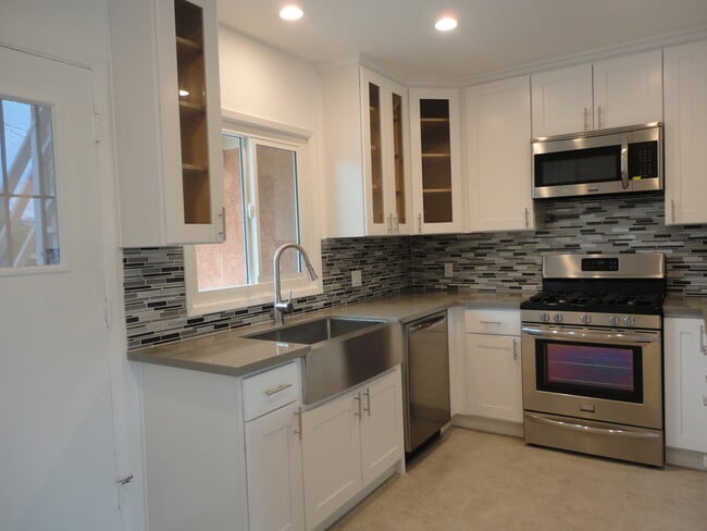 Building Photo - 3176 Rowena Ave