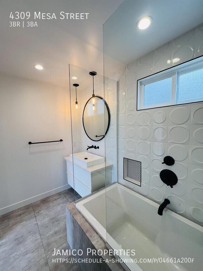 Building Photo - 4309 Mesa St