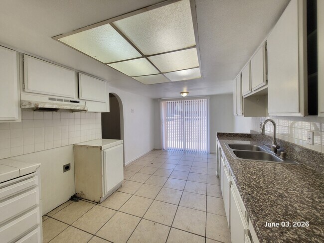 Building Photo - 4456 Buena Vista Dr