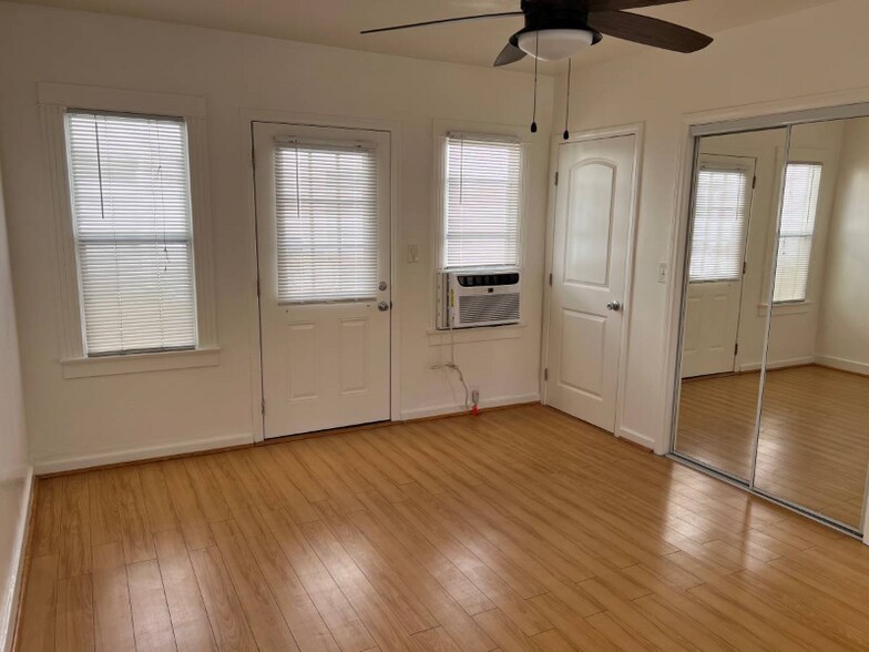 Building Photo - 1114 Tamarind Ave