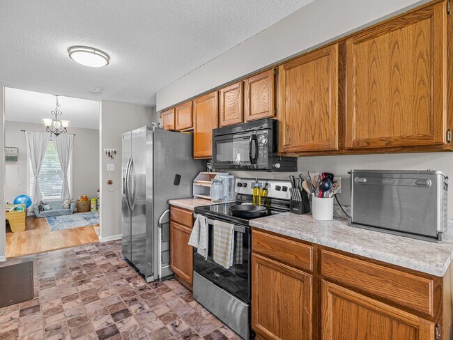 Building Photo - Raintree Subdivision