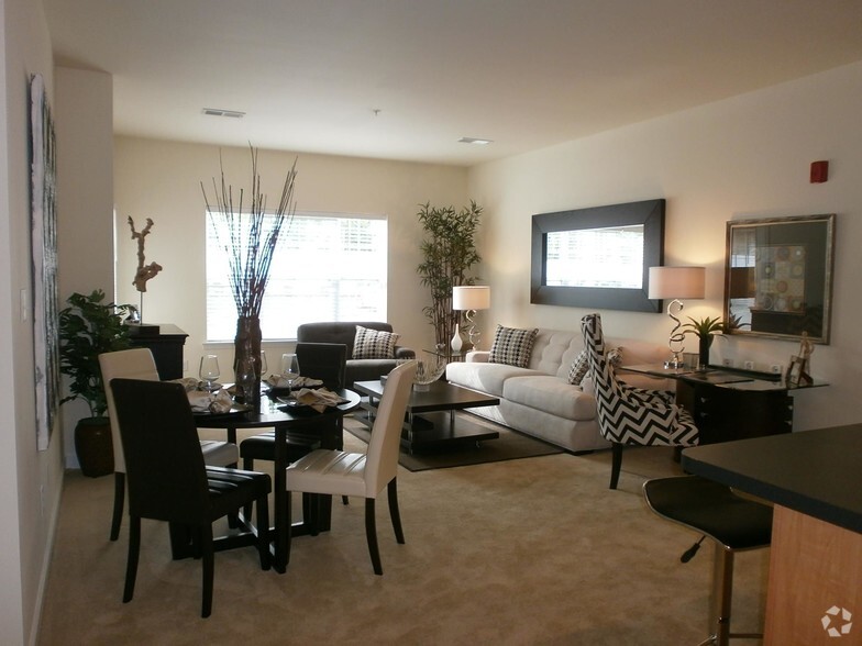 Living Room - The Reserve at Becks Pond