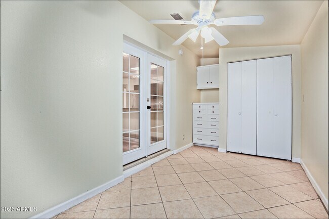 Building Photo - 932 E Concorda Dr