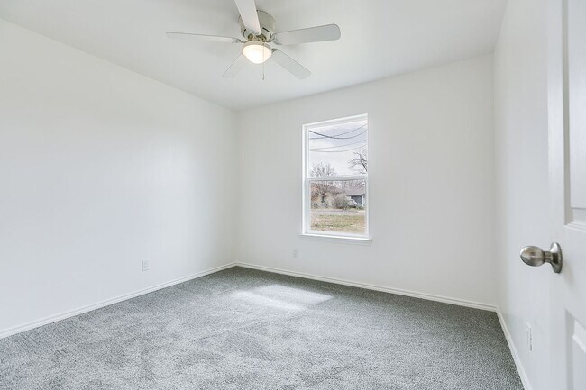 Building Photo - Updated 3 Bedroom Home For Lease!!