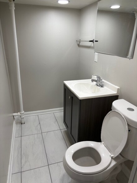 Building Photo - 12723 S Justine St