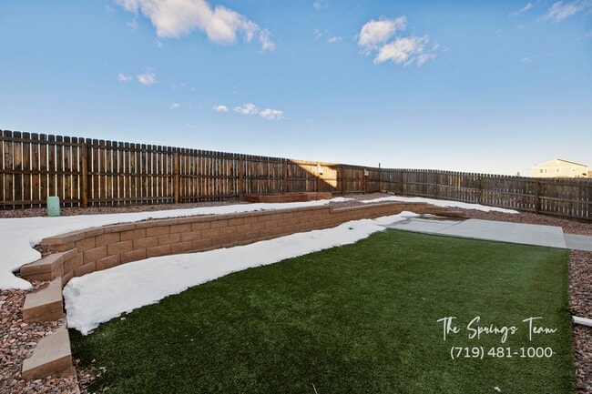 Building Photo - STUNNING 4BD HOME w/ NO ELECTRIC BILL! - Security Deposit Waiver Available