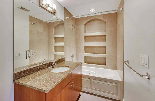 Building Photo - Elegant & Spacious Unit for Rent