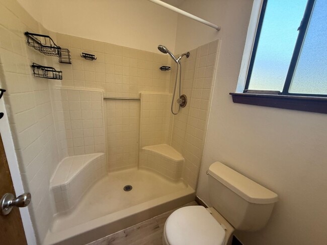 Building Photo - Golf Course- On The Mesa 3 Bedrooms, 2 Bathrooms, New Paint,