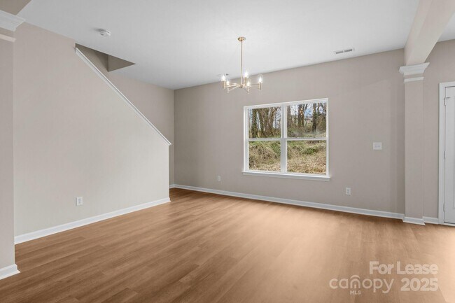Building Photo - 302 Flanders Dr