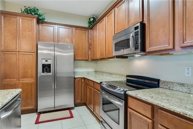 Building Photo - Beautiful WATERFRONT 3 bedrooms Condo located in MetroWest with ELEVATOR! Rare find!