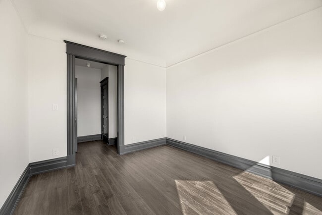 Building Photo - 558-560 Greenwich Street (1067r)