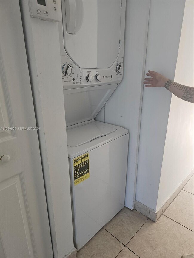 Building Photo - 2647 NW 25th Ave