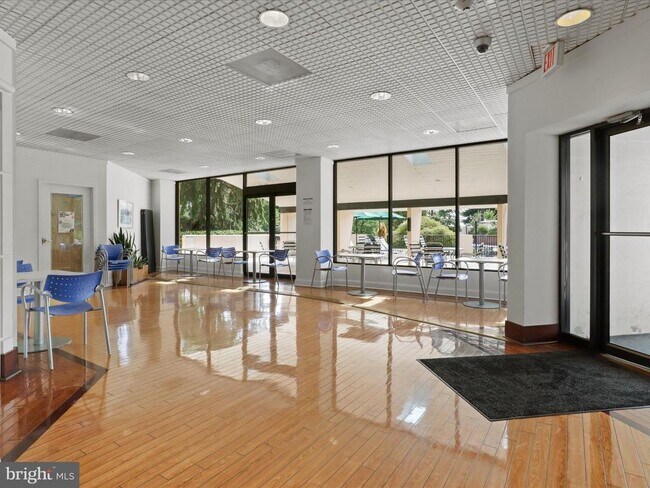 Building Photo - 203 Yoakum Pkwy