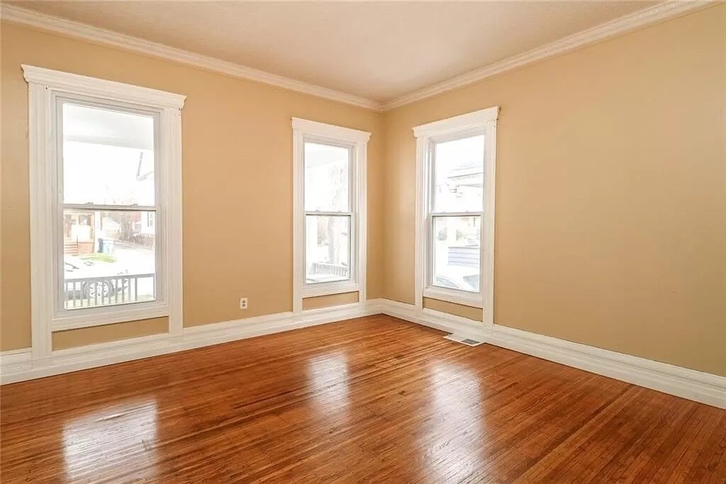 Building Photo - 473 Alexander St
