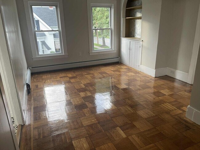 Building Photo - 4031-4037-4037 Pleasant St