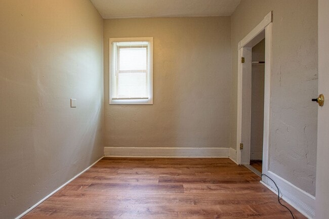 Building Photo - 2 Bedroom / 1 Bath House