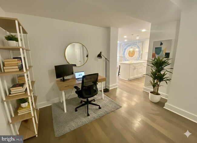 Building Photo - 1820 Clydesdale Pl NW