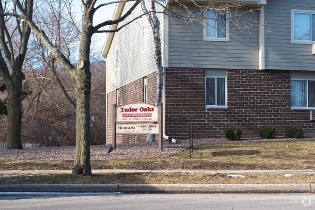 Building Photo - Tudor Oaks Apartments