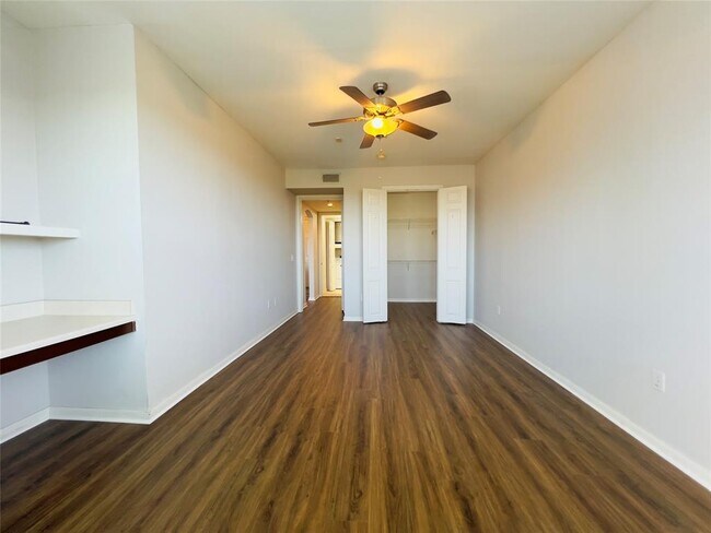 Building Photo - 7575 Kirby Dr