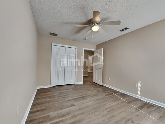 Building Photo - 3108 Silverado Cir