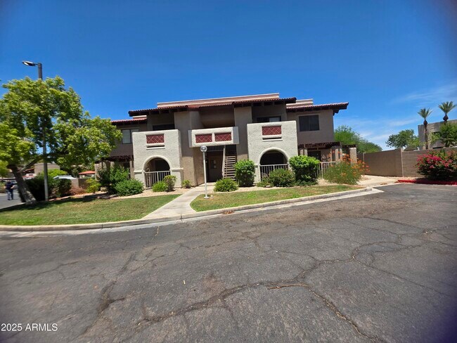 Primary Photo - 5757 W Eugie Ave