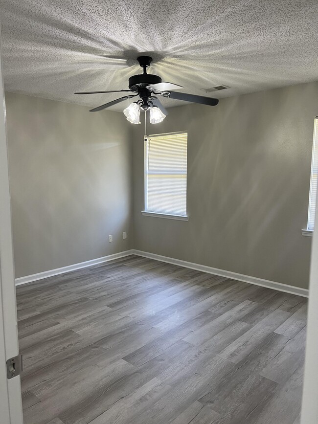 Building Photo - 274 Hunters Branch Dr