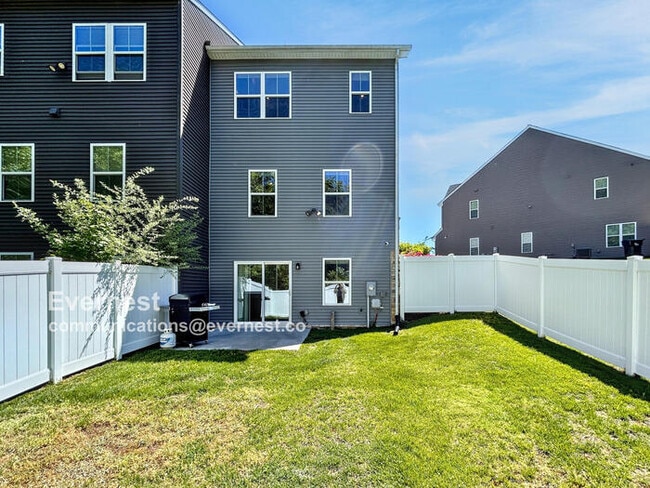 Building Photo - 3934 Grove Point Dr