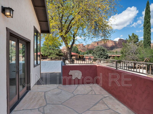 Building Photo - 490 Deer Pass Dr