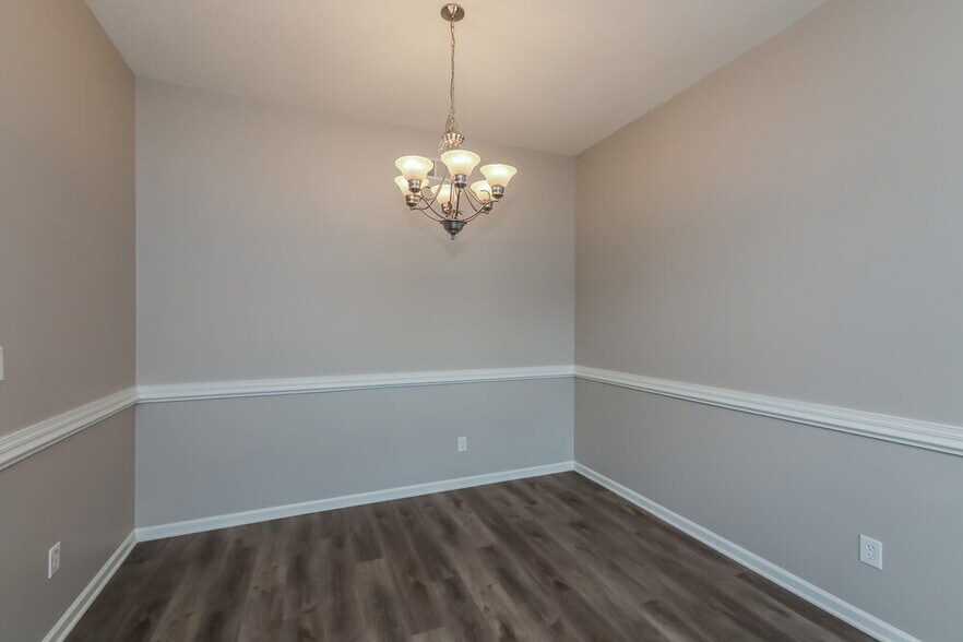 Building Photo - 13839 Poppleton Ct