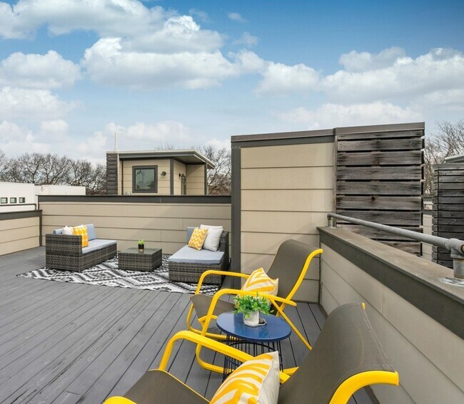 Building Photo - 1064B 2nd Ave S