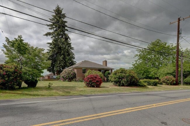 Building Photo - Newly renovated light filled 2 bedroom home with views of Rainer in Bryn Mawr-Skyway!