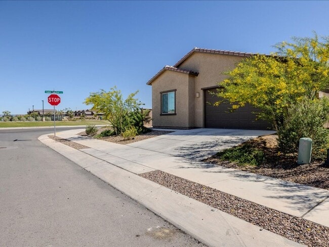 Building Photo - $500 OFF FIRST MONTHS FULL RENT!