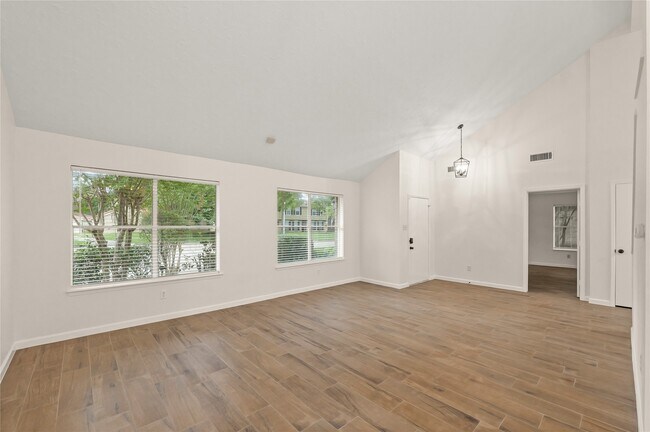 Building Photo - 3711 Fernview Dr