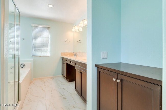 Building Photo - 2952 Palmera Ln