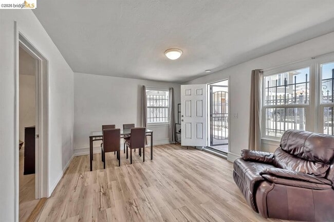 Building Photo - 1715 9th Ave