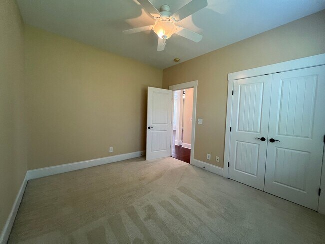 Building Photo - Absolutely Adorable!