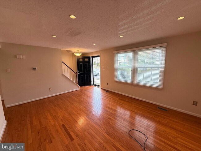 Building Photo - 3288 Wyndale Ct