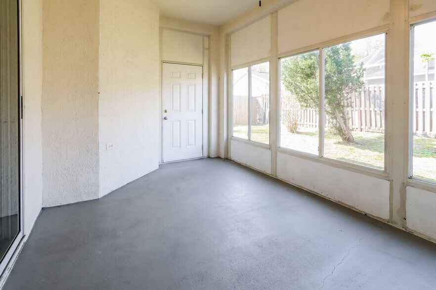 Building Photo - 1627 Wakefield Dr