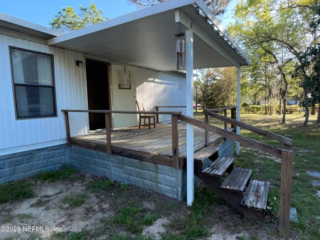 Building Photo - 205 Lakeview Ct
