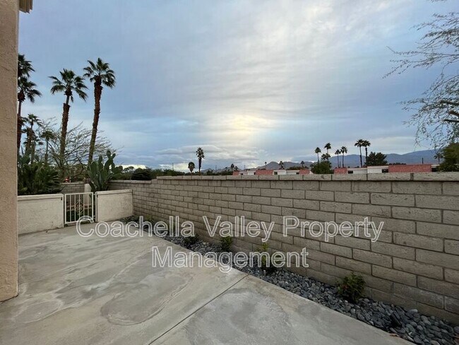 Building Photo - 41682 Aventine Ct
