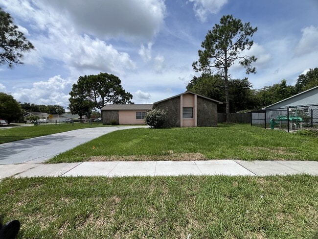 Building Photo - 7628 Rio Pinar Lakes Blvd