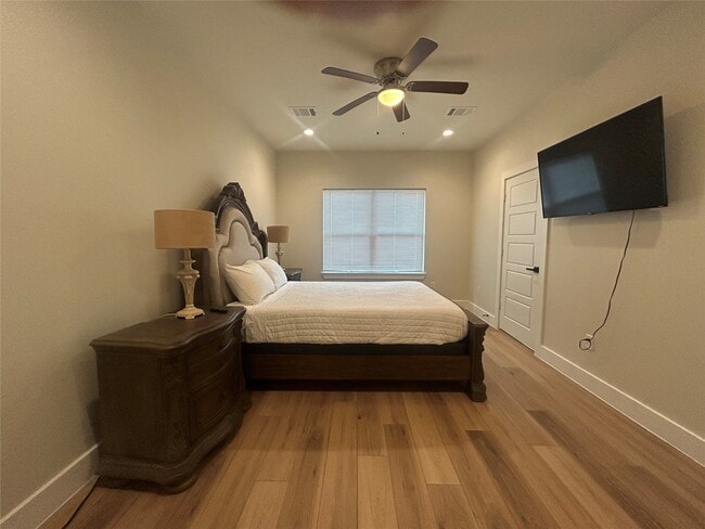 Building Photo - 5712 Harbrook Dr