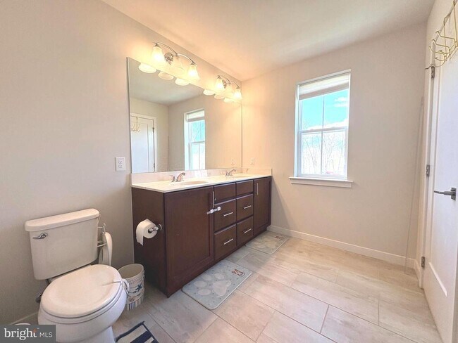 Building Photo - 113 Wynstone Ct