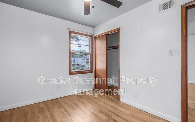 Building Photo - 1401 E 33rd St