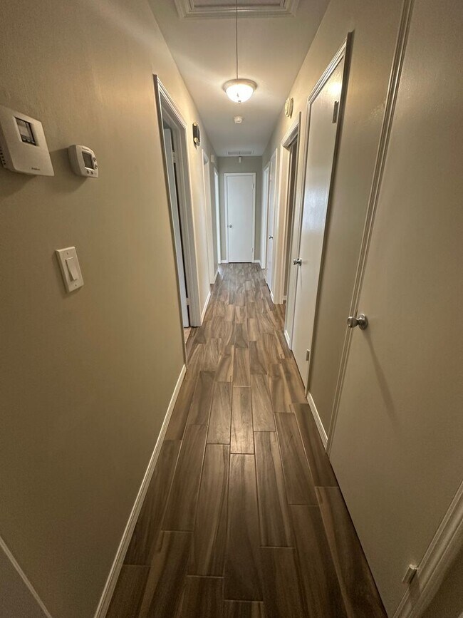 Building Photo - Popular Cathedral Oaks, Elegant Home