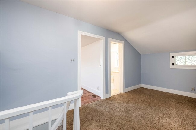 Building Photo - 1253 Fairport Rd