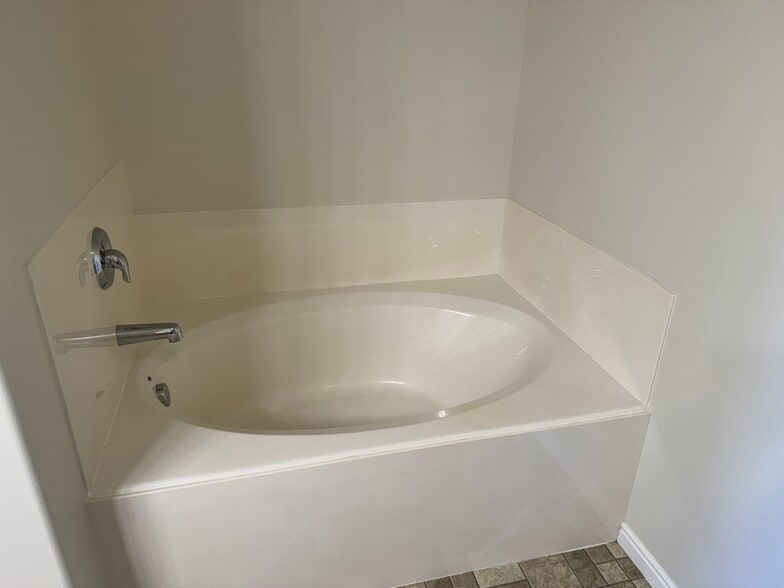 Building Photo - 908 N Shepard Creek Pky