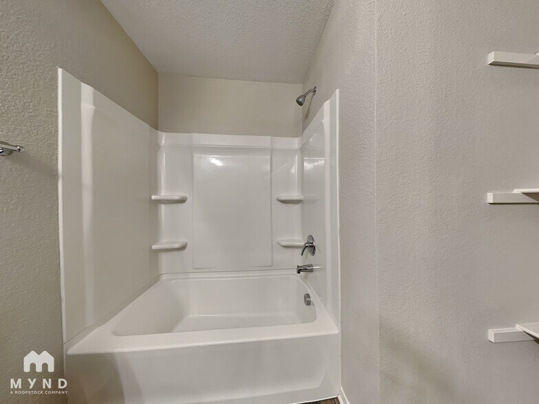 Building Photo - 303 Westwood Dr