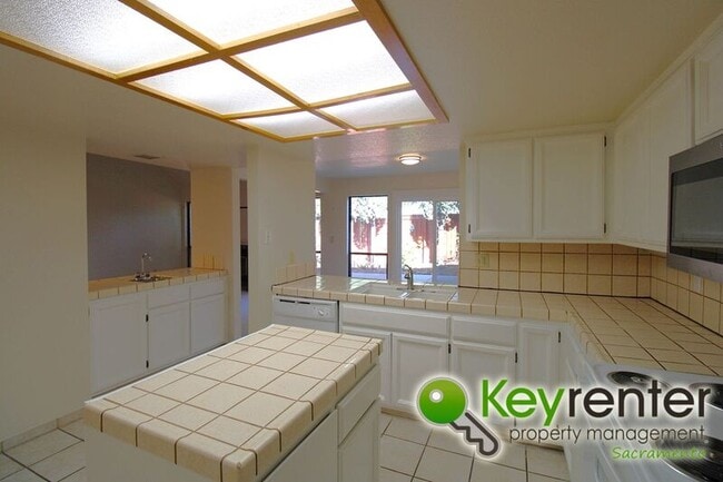 Building Photo - 8021 Sawgrass Cir